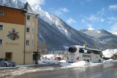 Cityliner-im-Winter-mit-Hotel-im-Zillertal-2